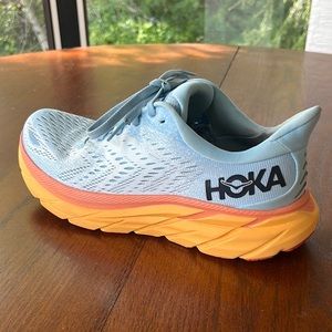 HOKA Clifton 8 sneakers size 7 women’s